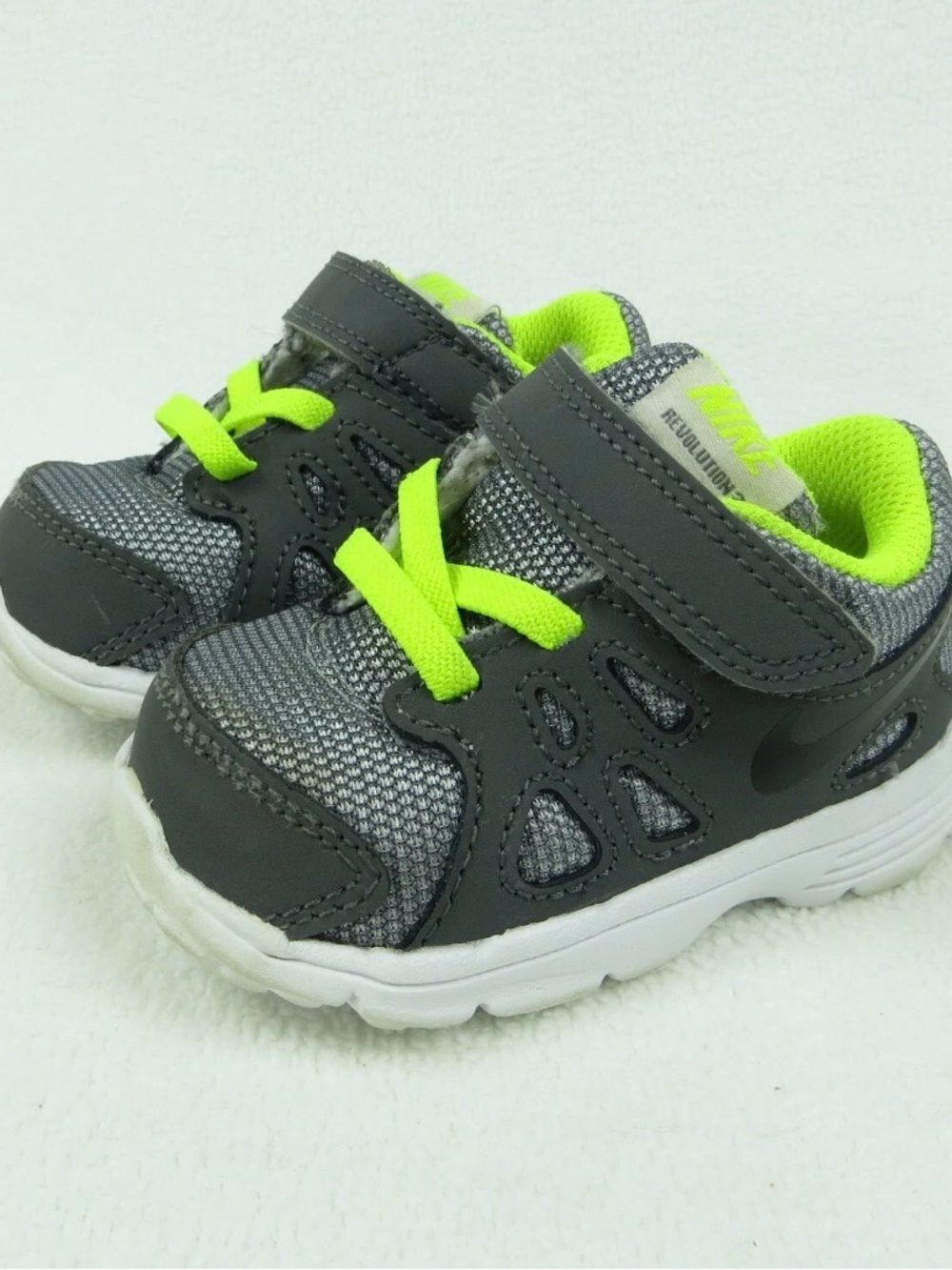 Nike Revolution 2 Gray/Lime
Shoes Toddler Size 3C EUC